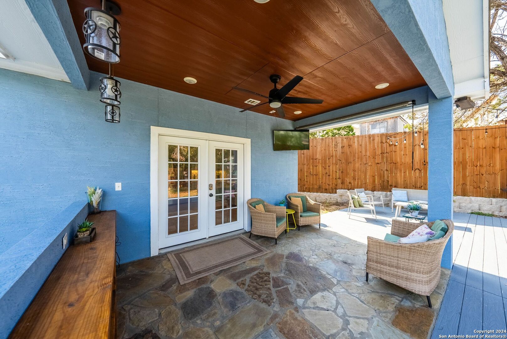 1392 Hillcrest Forest