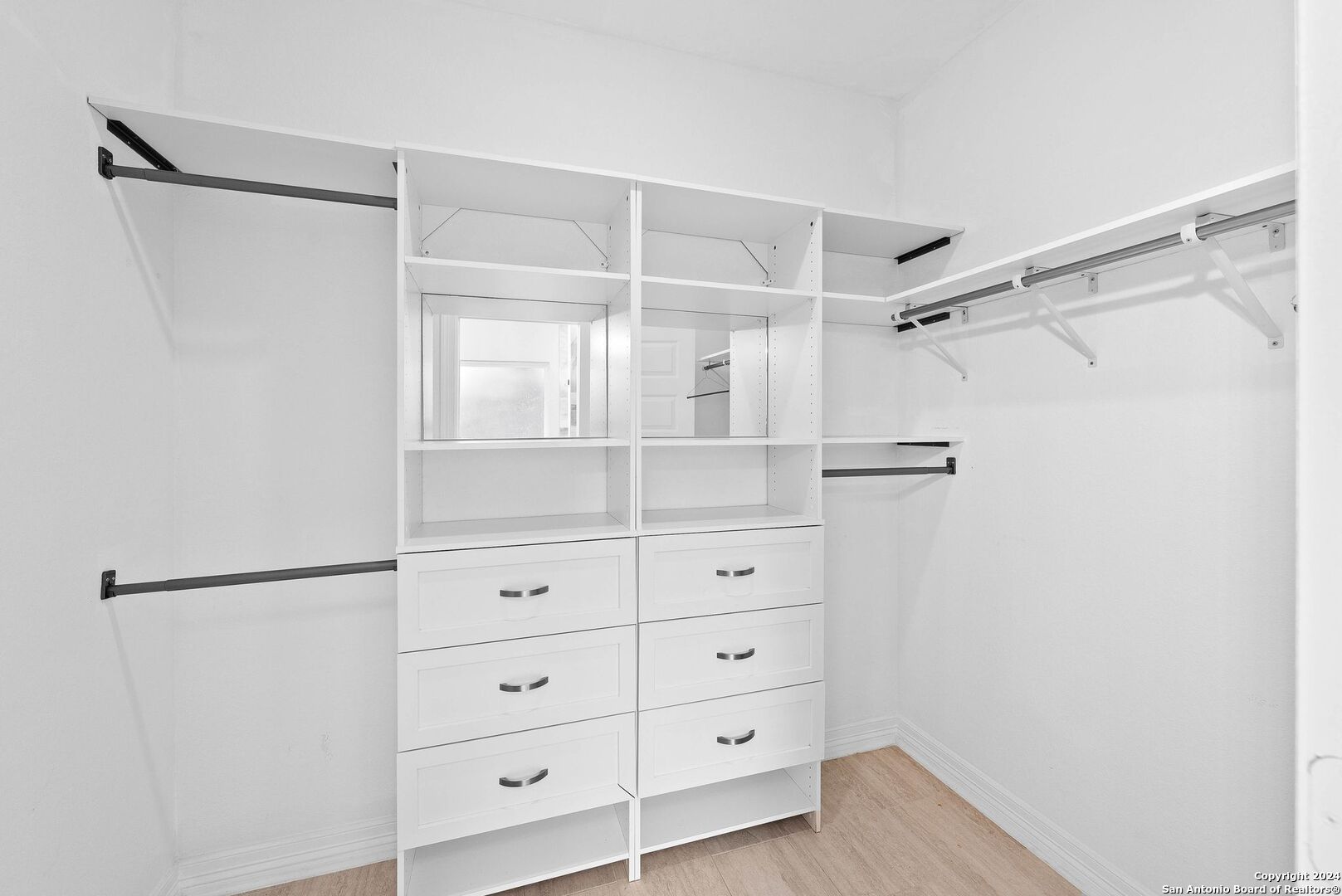 1392 Hillcrest Forest