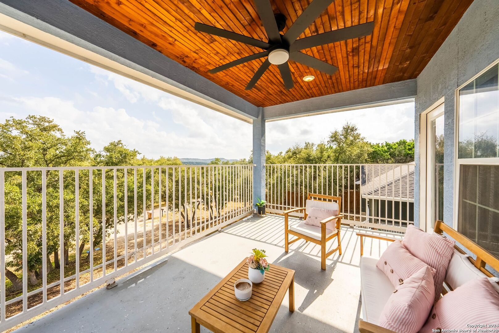 1392 Hillcrest Forest