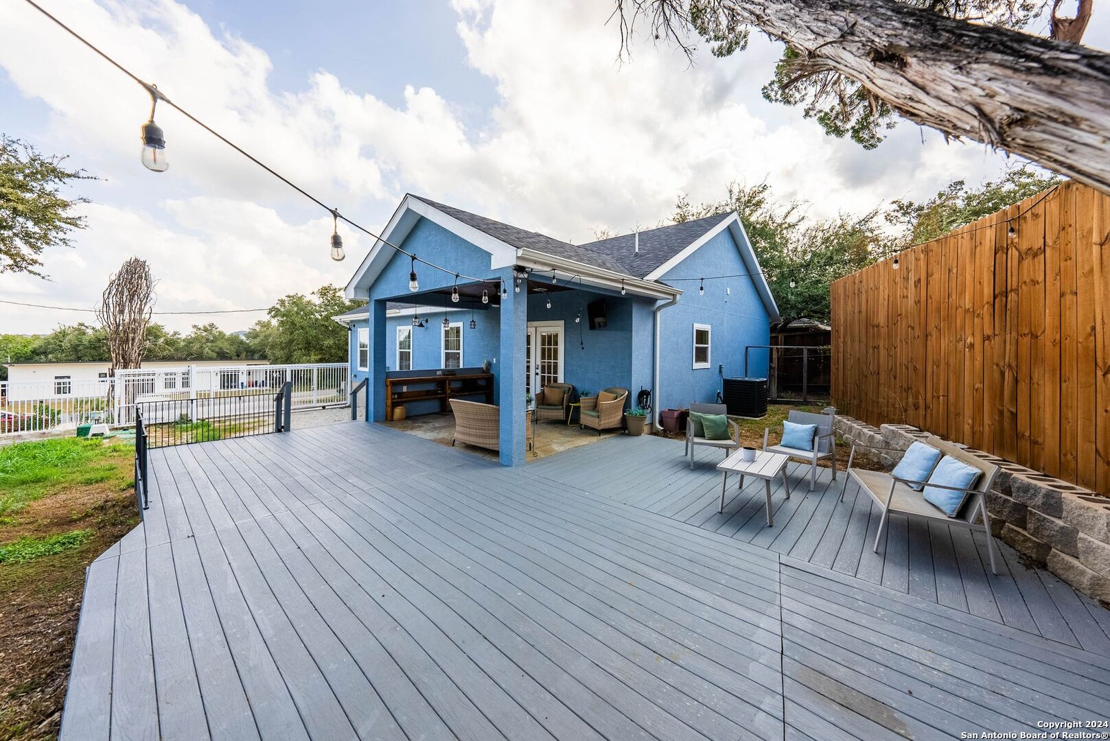 1392 Hillcrest Forest