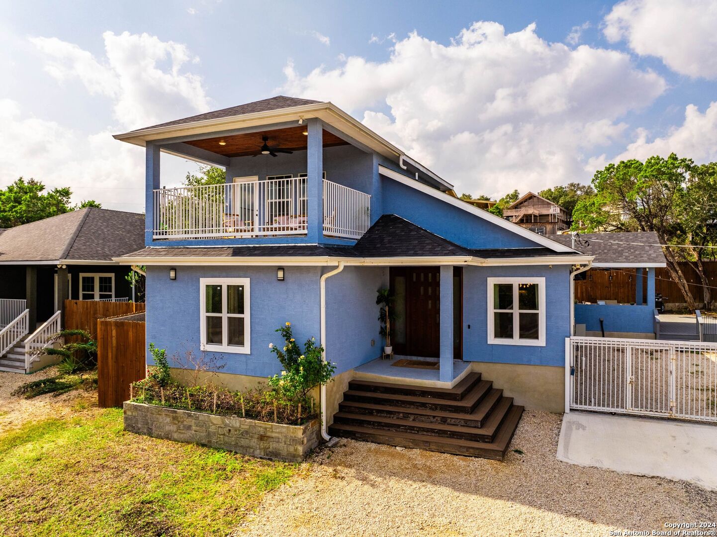 1392 Hillcrest Forest