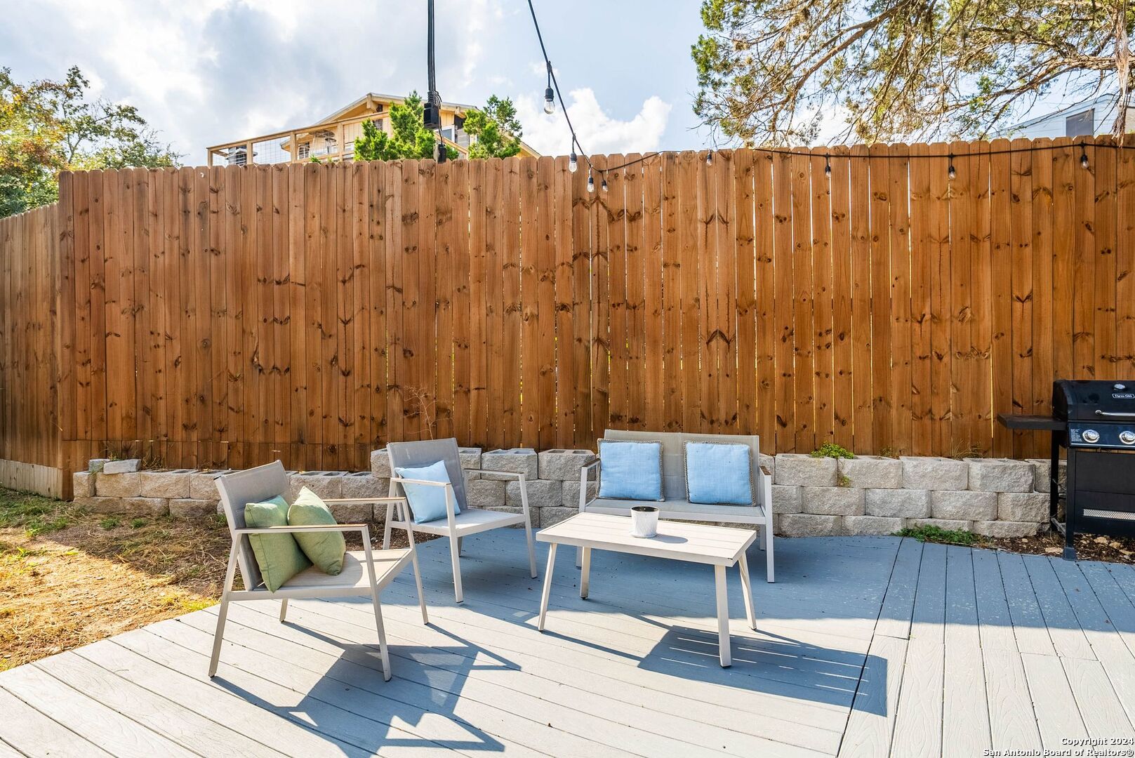 1392 Hillcrest Forest
