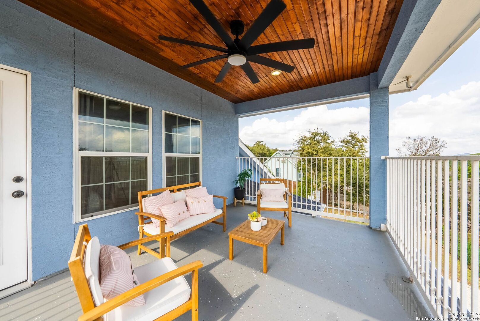 1392 Hillcrest Forest