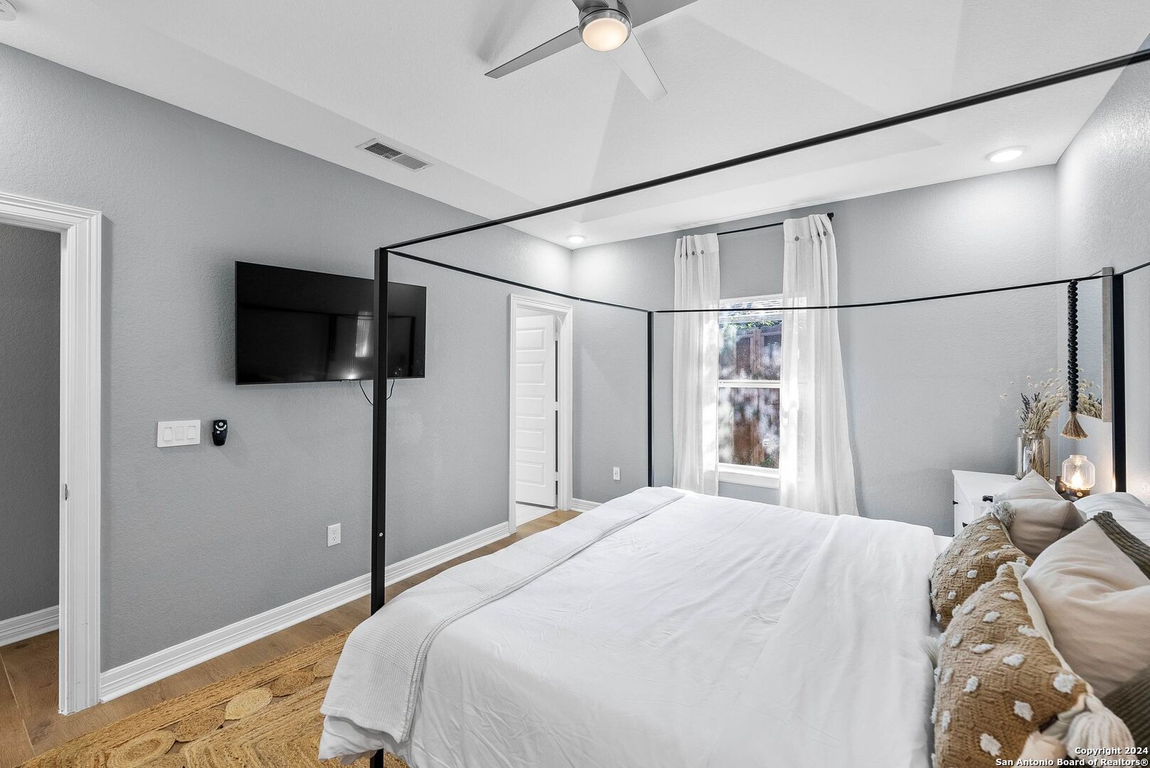 1392 Hillcrest Forest