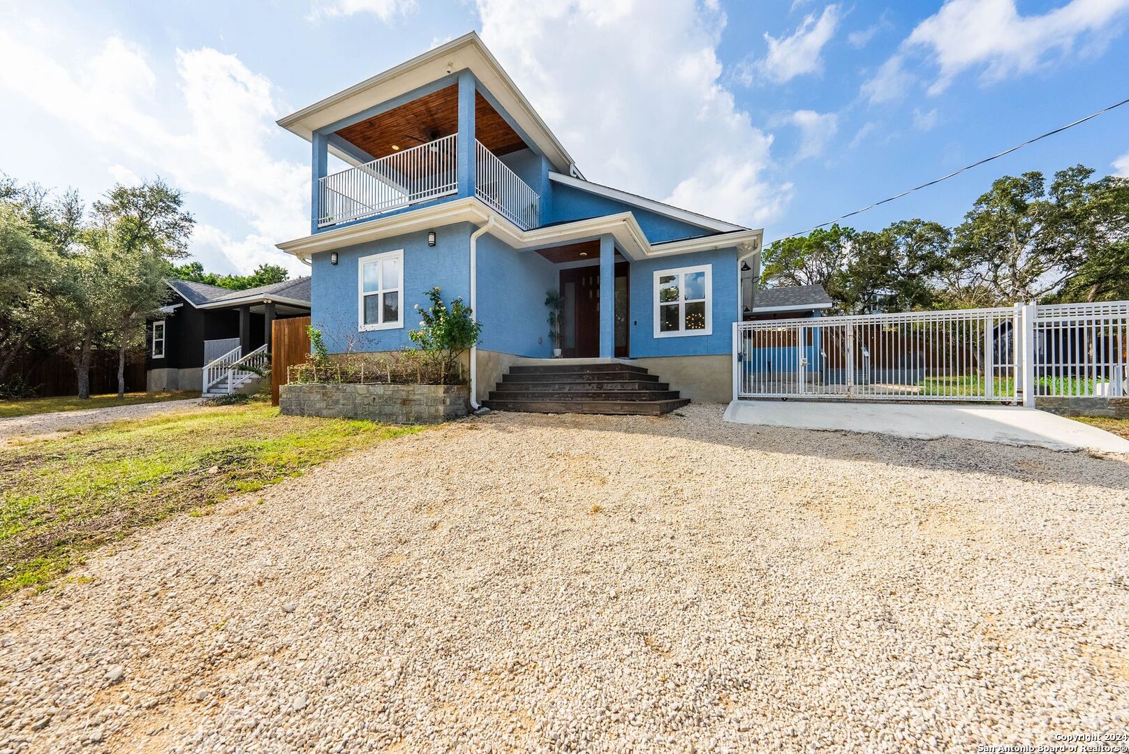 1392 Hillcrest Forest