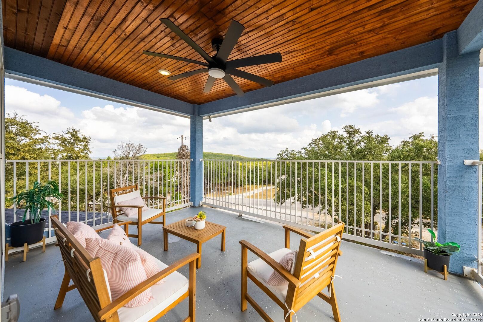 1392 Hillcrest Forest