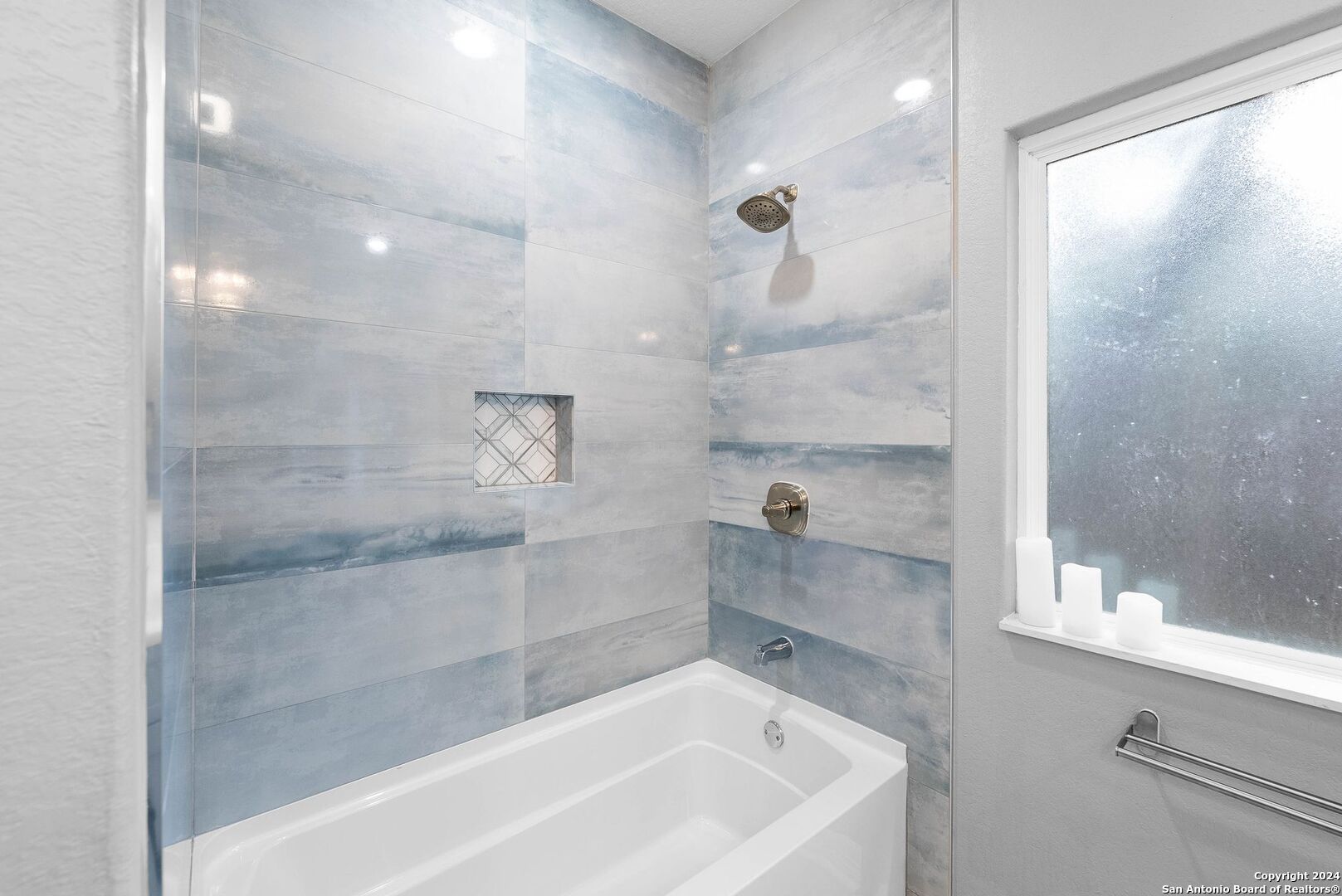1392 Hillcrest Forest