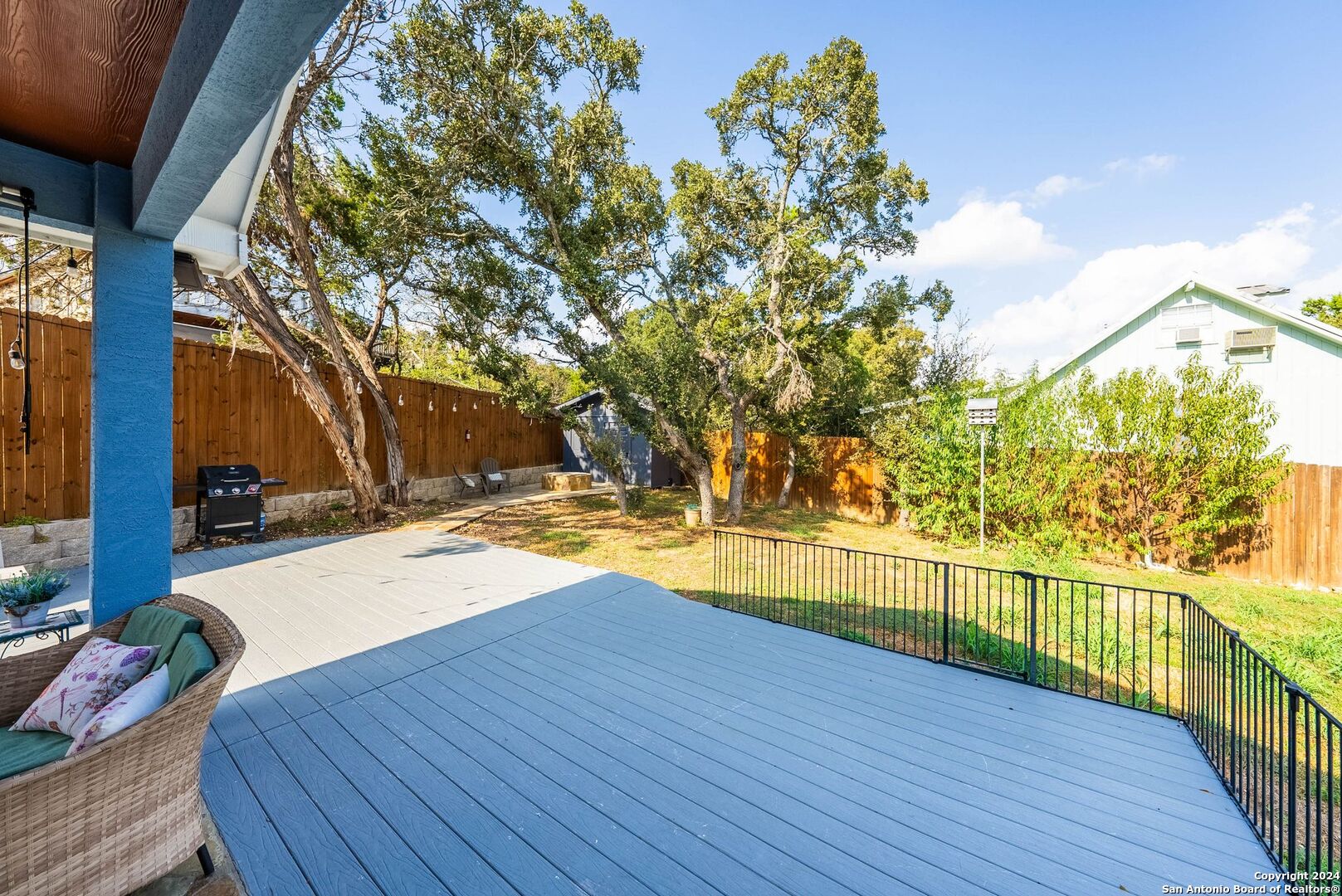 1392 Hillcrest Forest