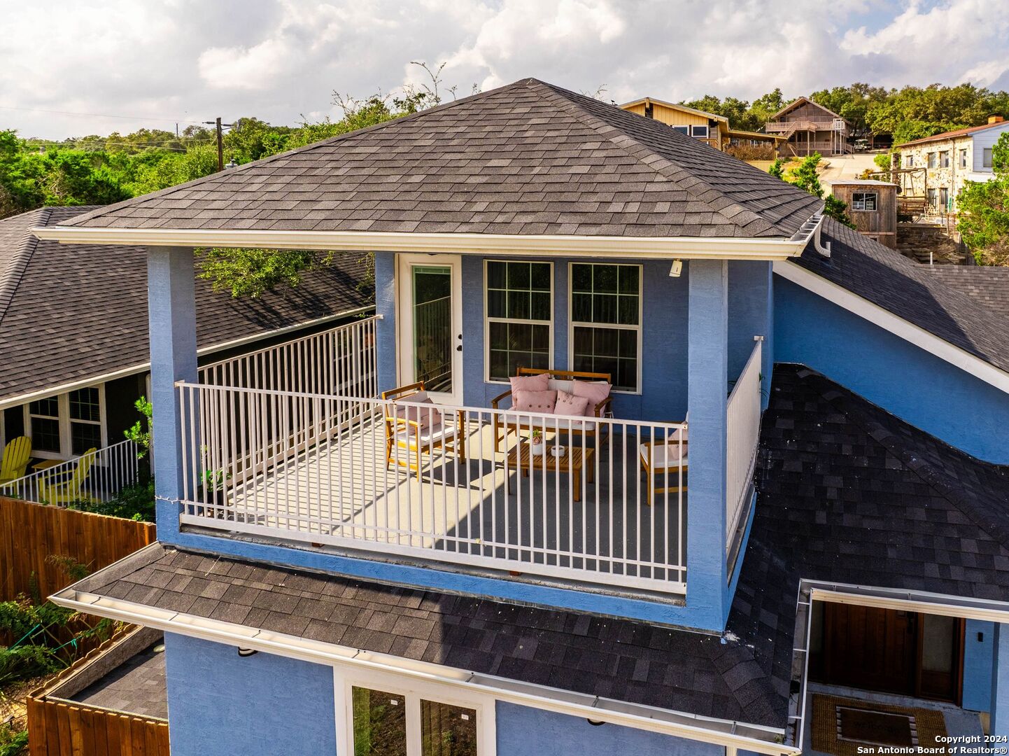 1392 Hillcrest Forest