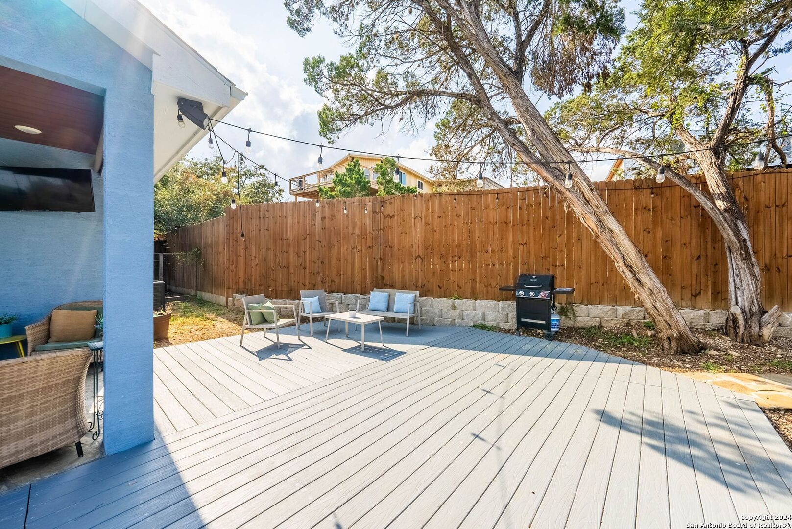 1392 Hillcrest Forest