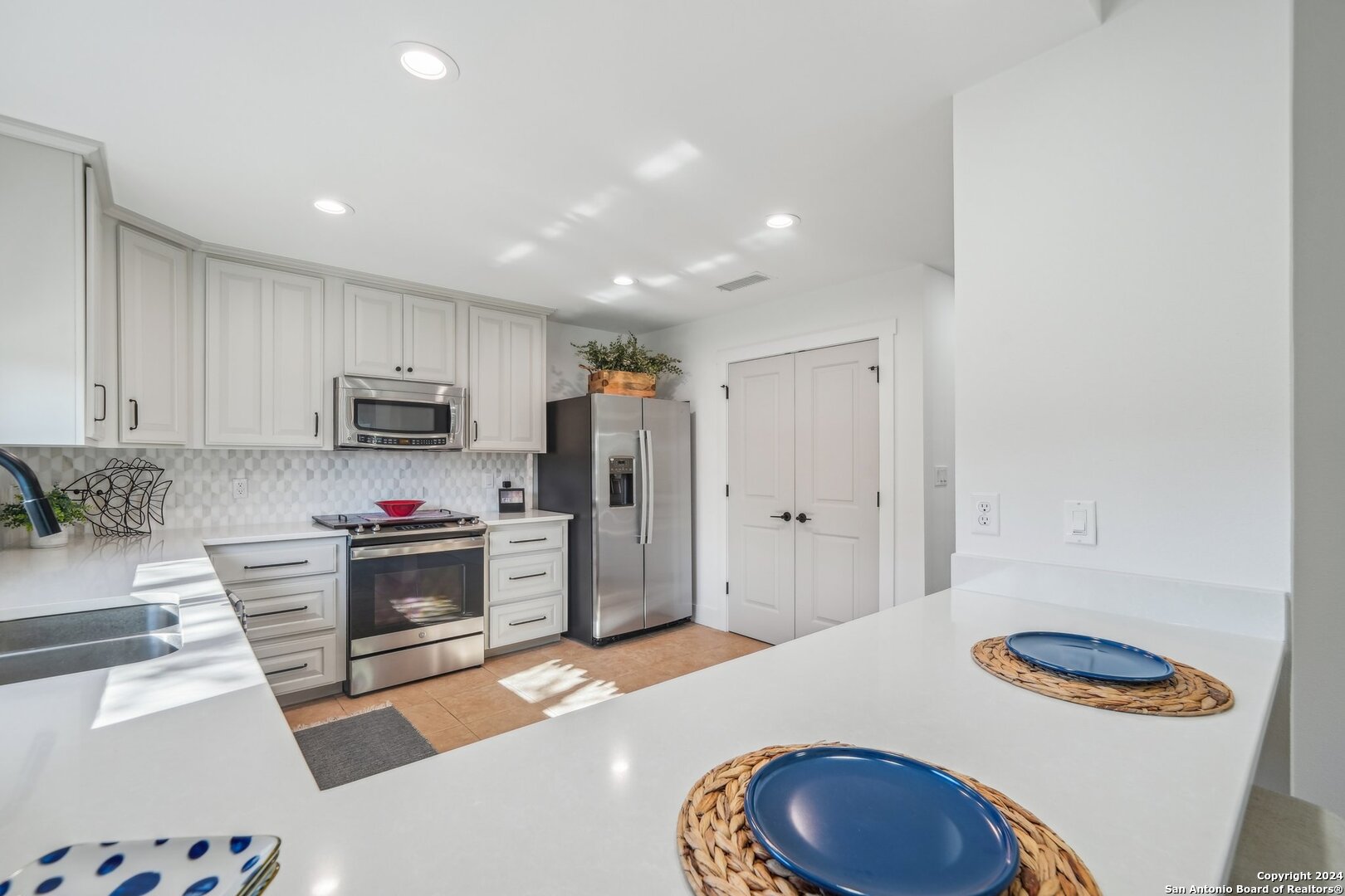 2035 Canyon Lake Dr