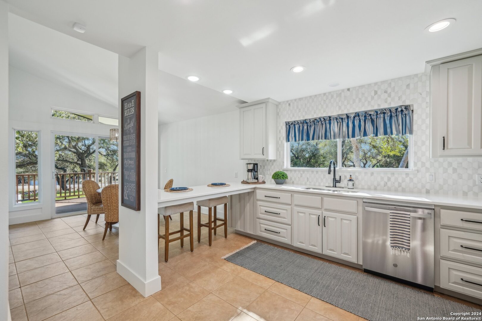 2035 Canyon Lake Dr