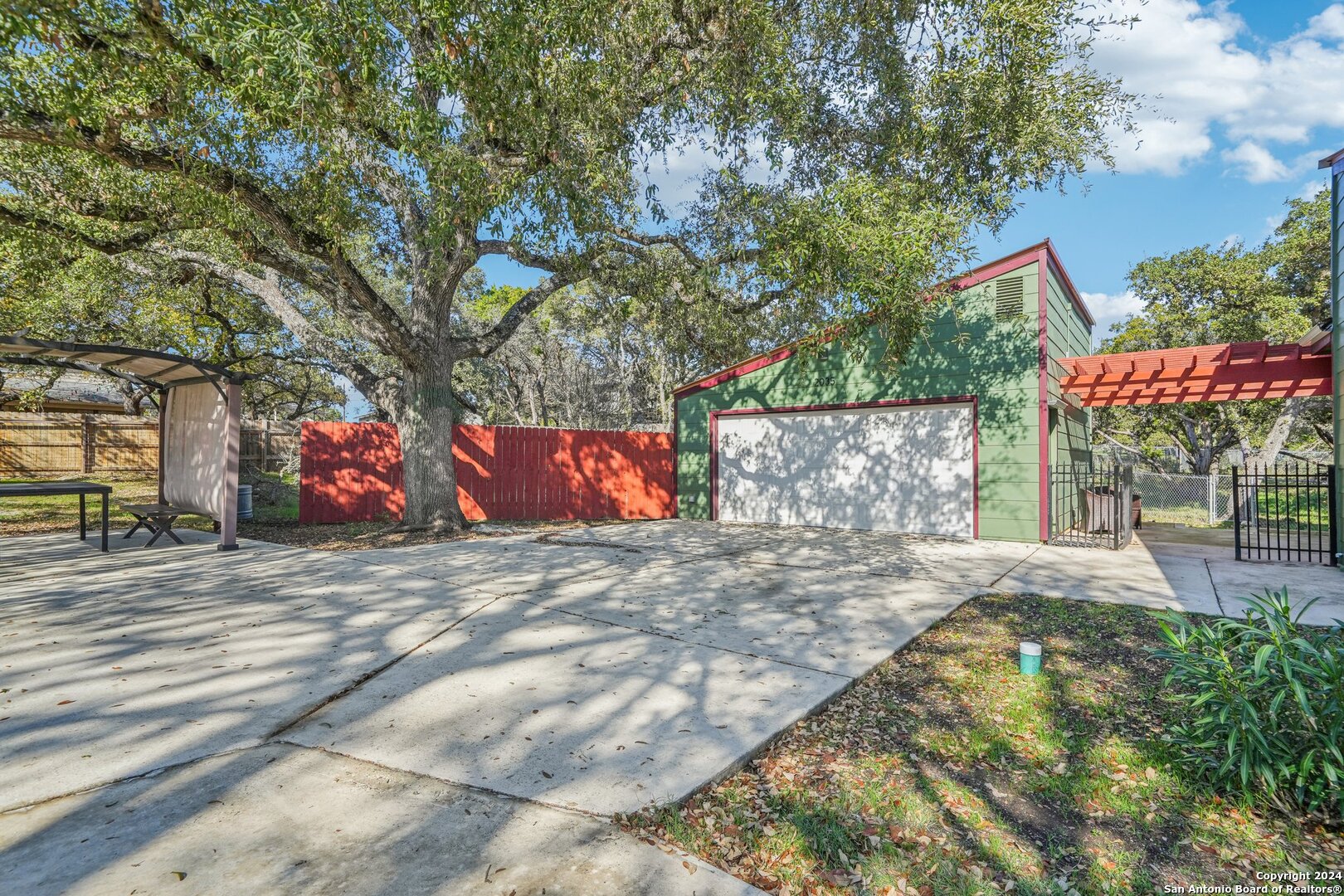 2035 Canyon Lake Dr
