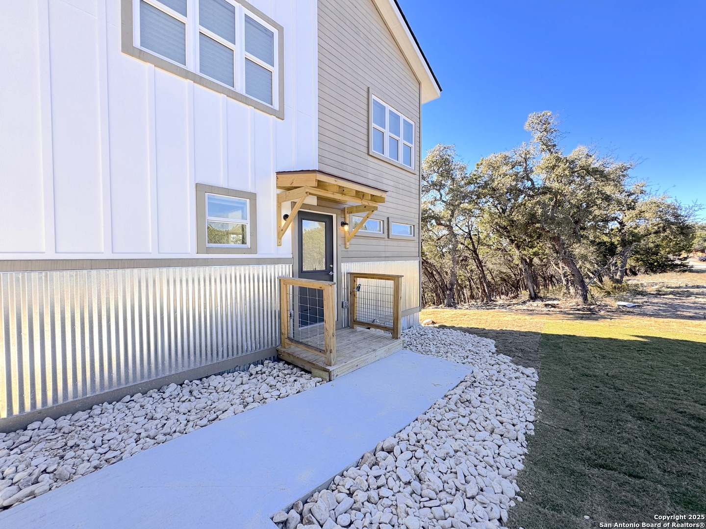 606 STENEN DR