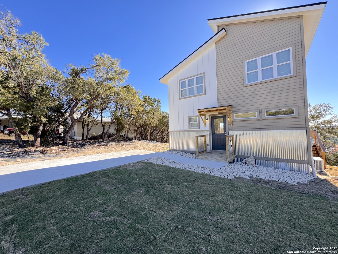 606 STENEN DR