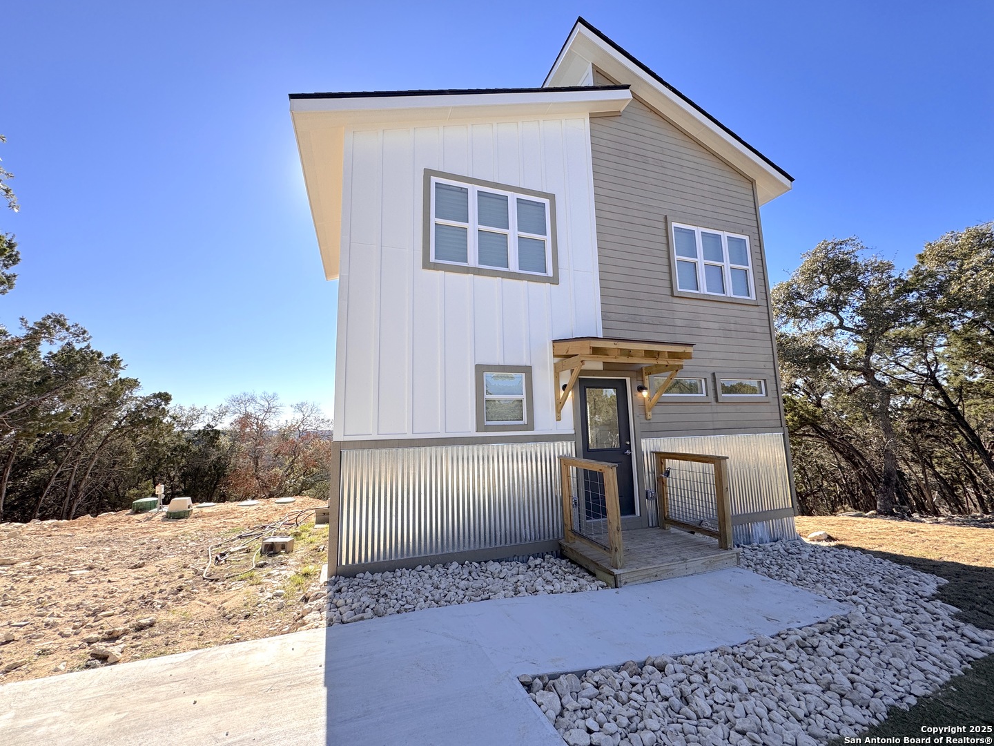 606 STENEN DR