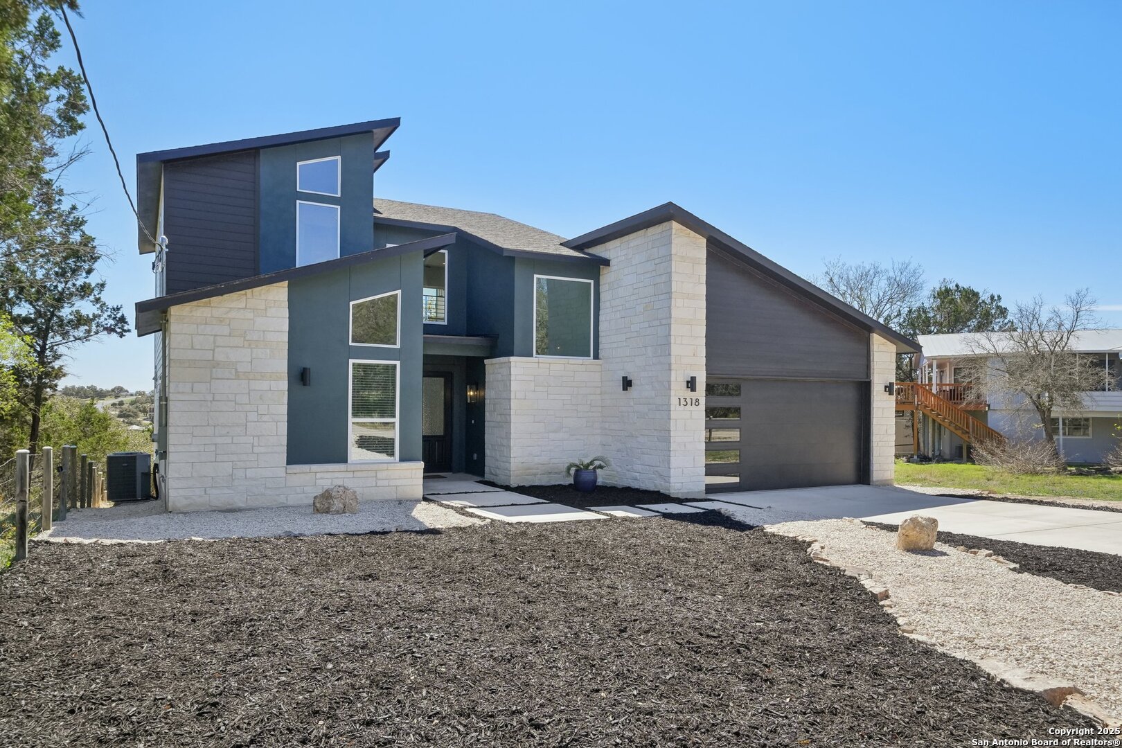 1318 Mountain Top