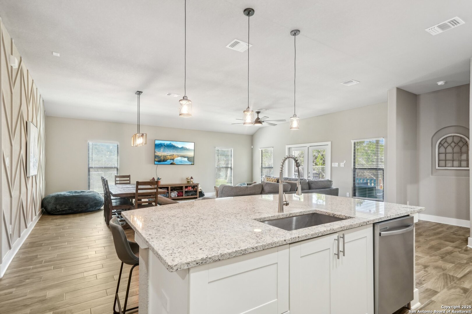 394 Cliffview