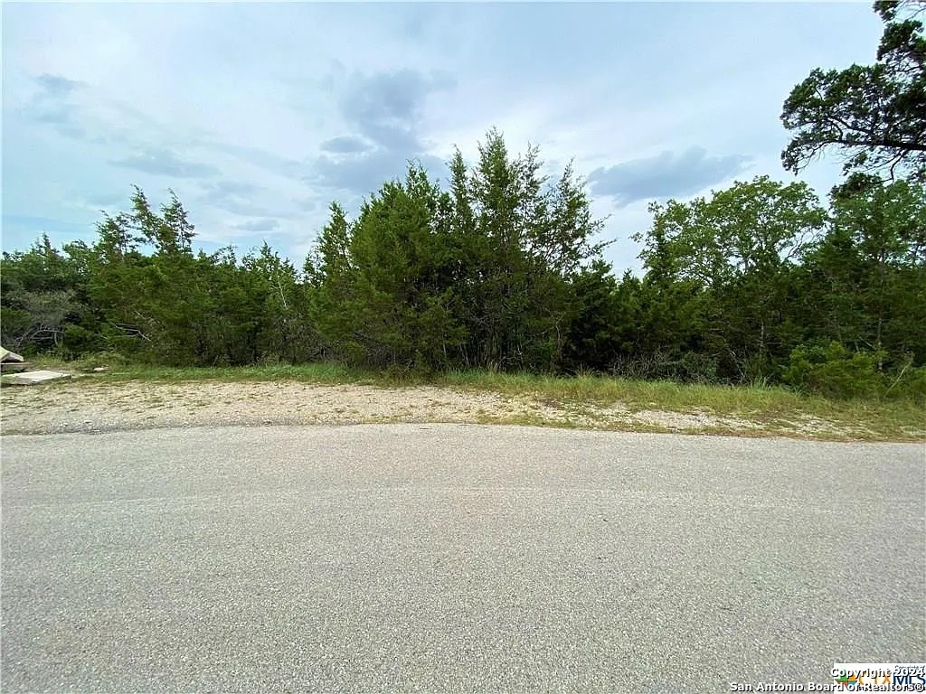 01663 Larson Dr