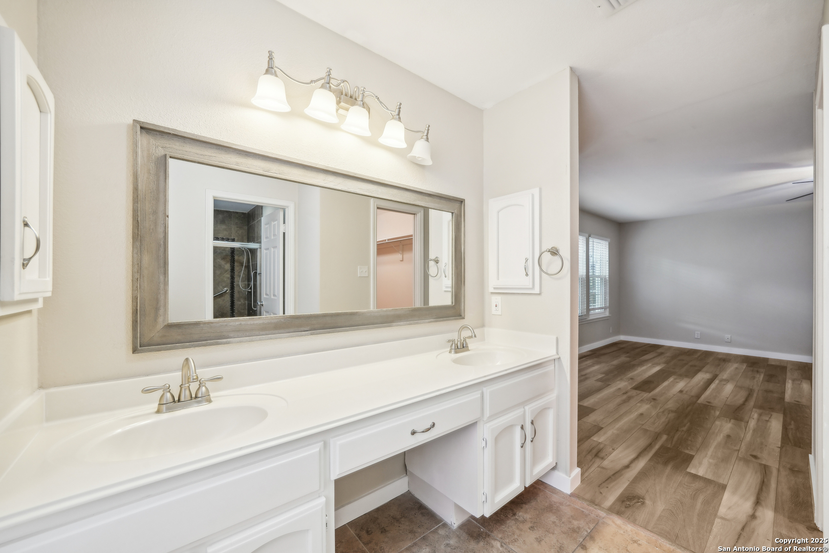 2702 Stone Edge