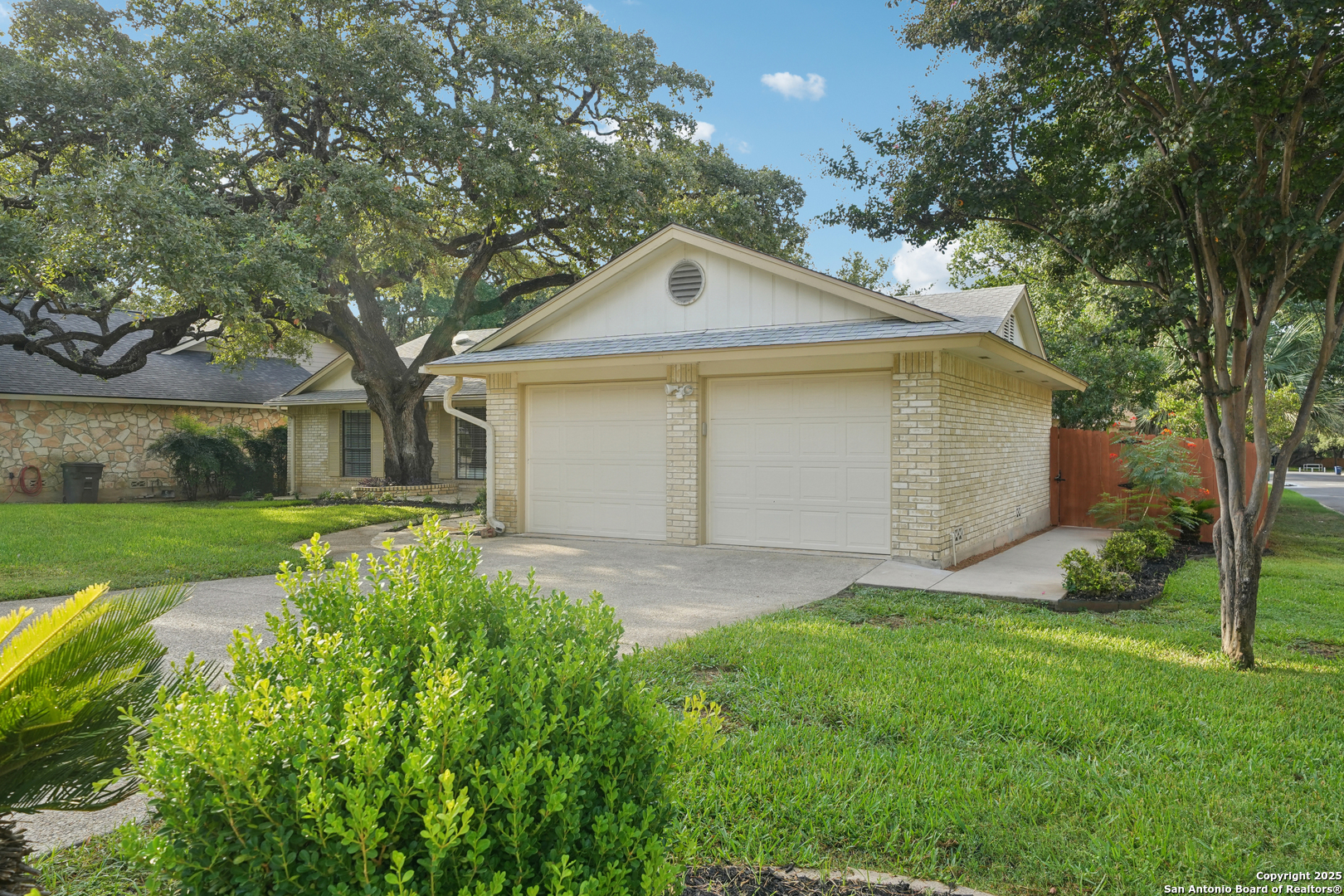2702 Stone Edge