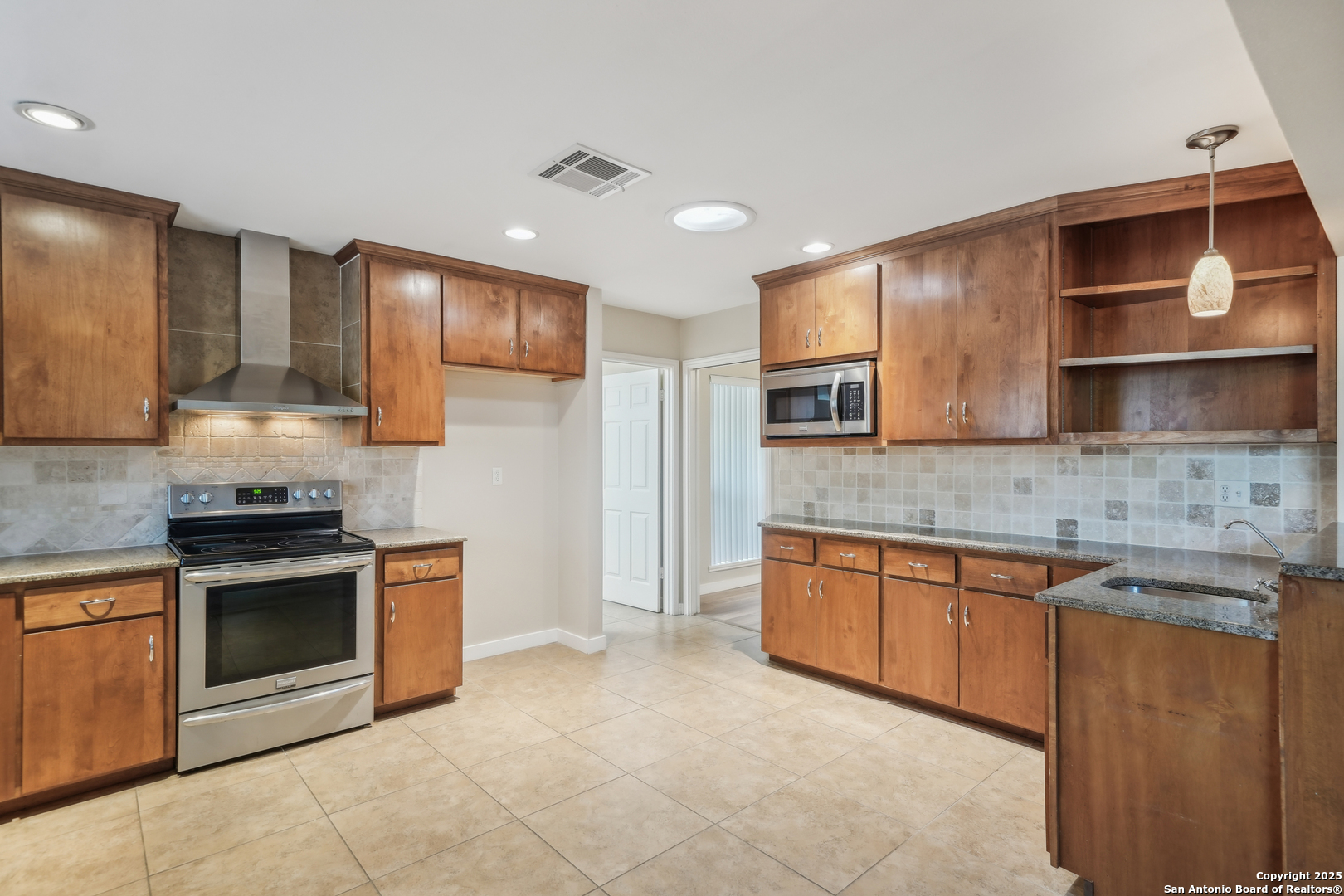 2702 Stone Edge