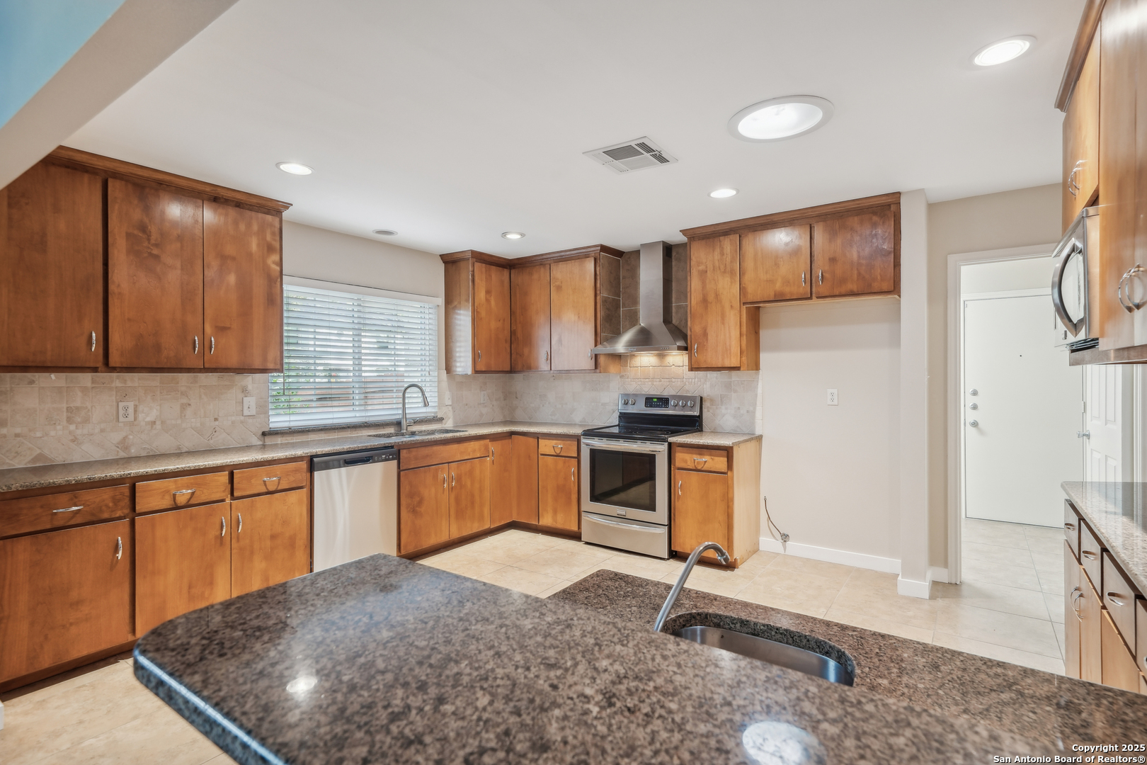 2702 Stone Edge
