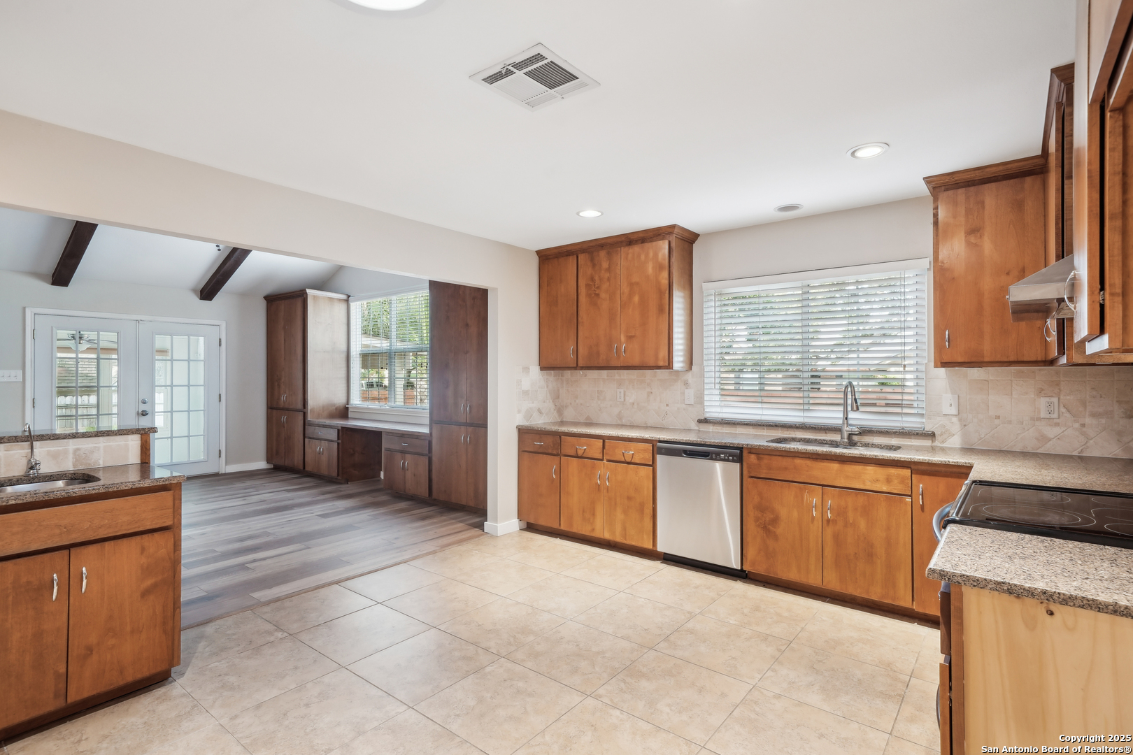 2702 Stone Edge