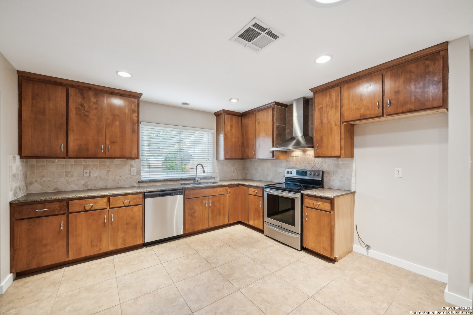 2702 Stone Edge
