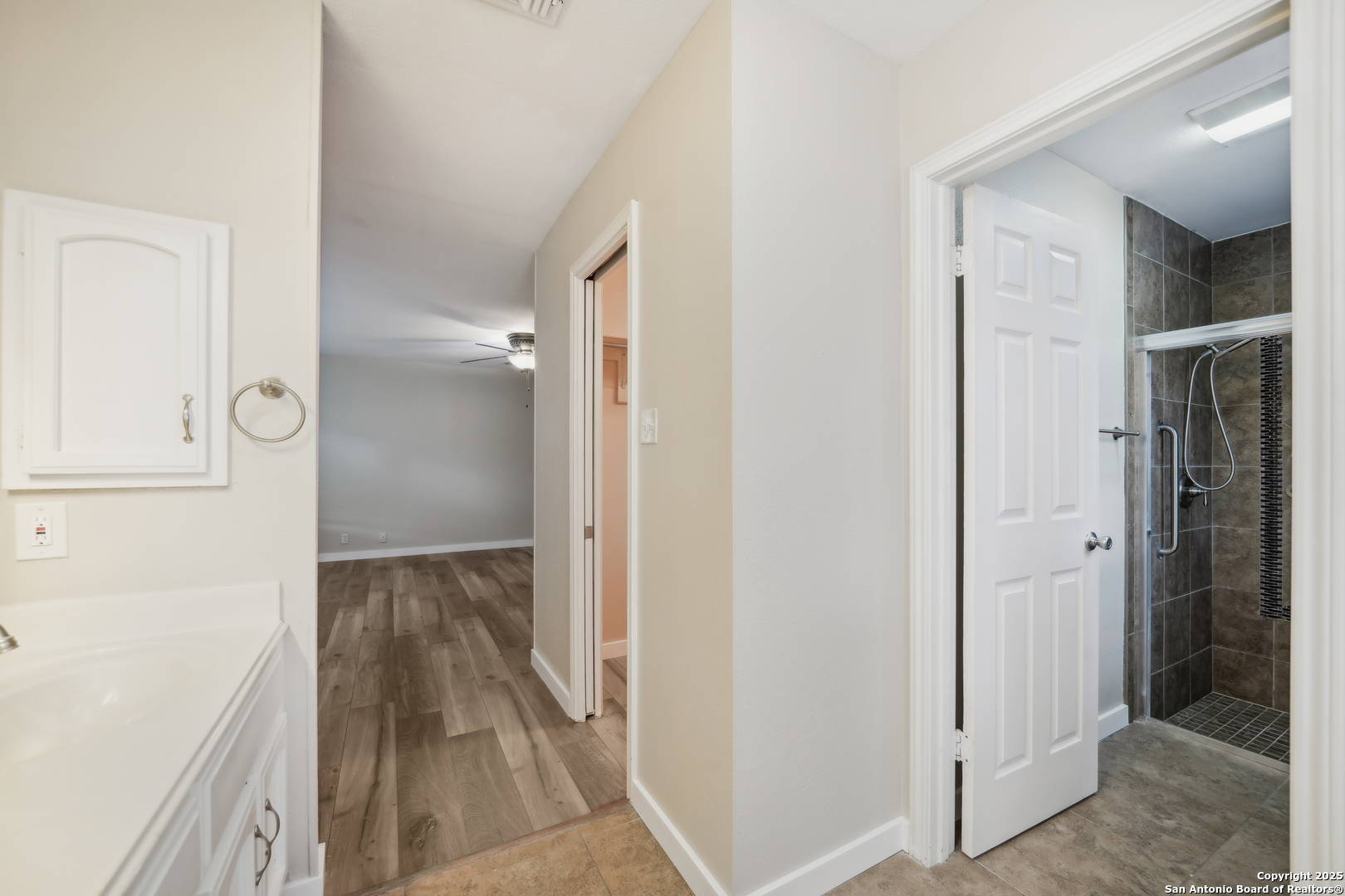 2702 Stone Edge