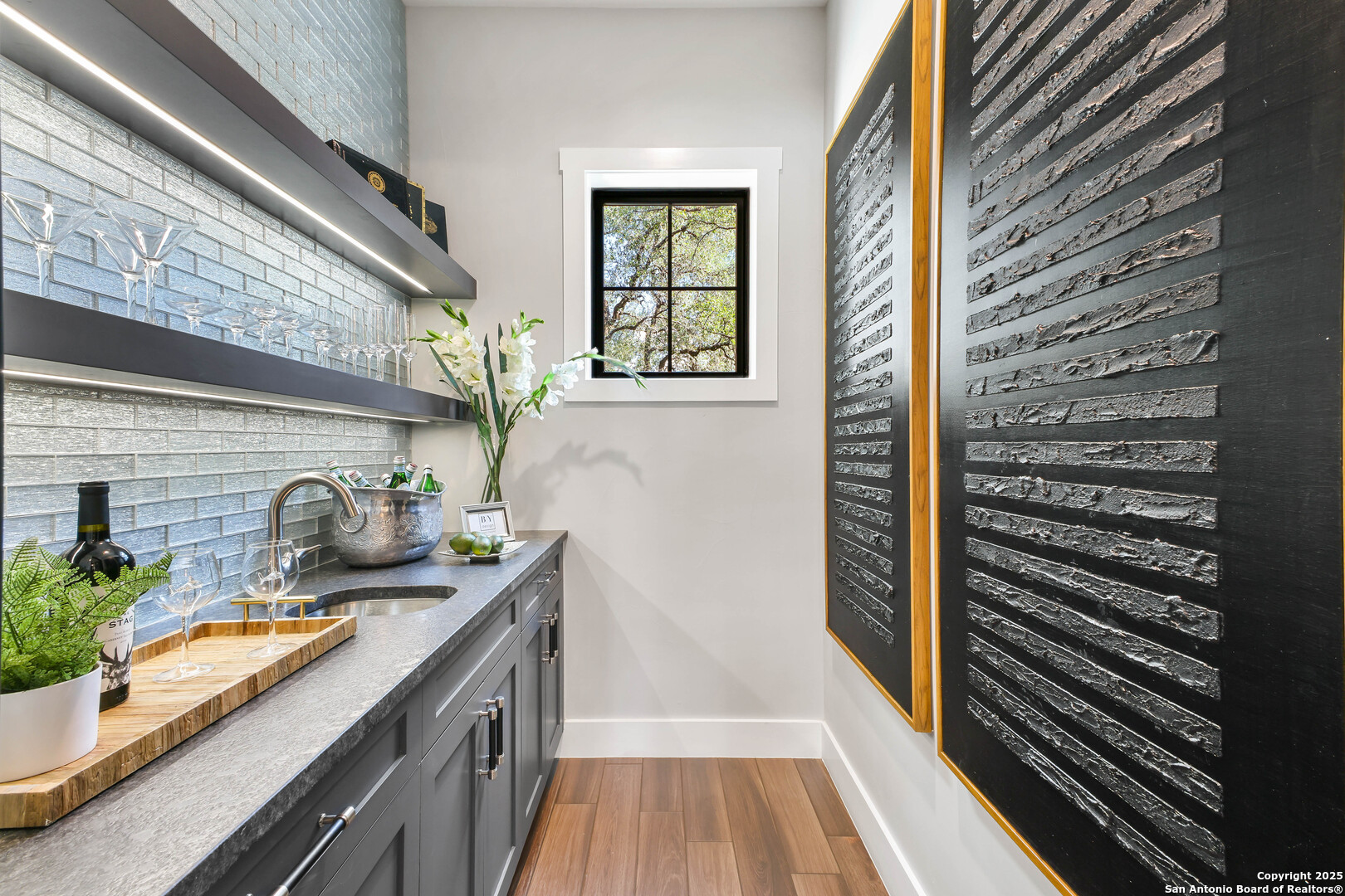 1107 Montecito
