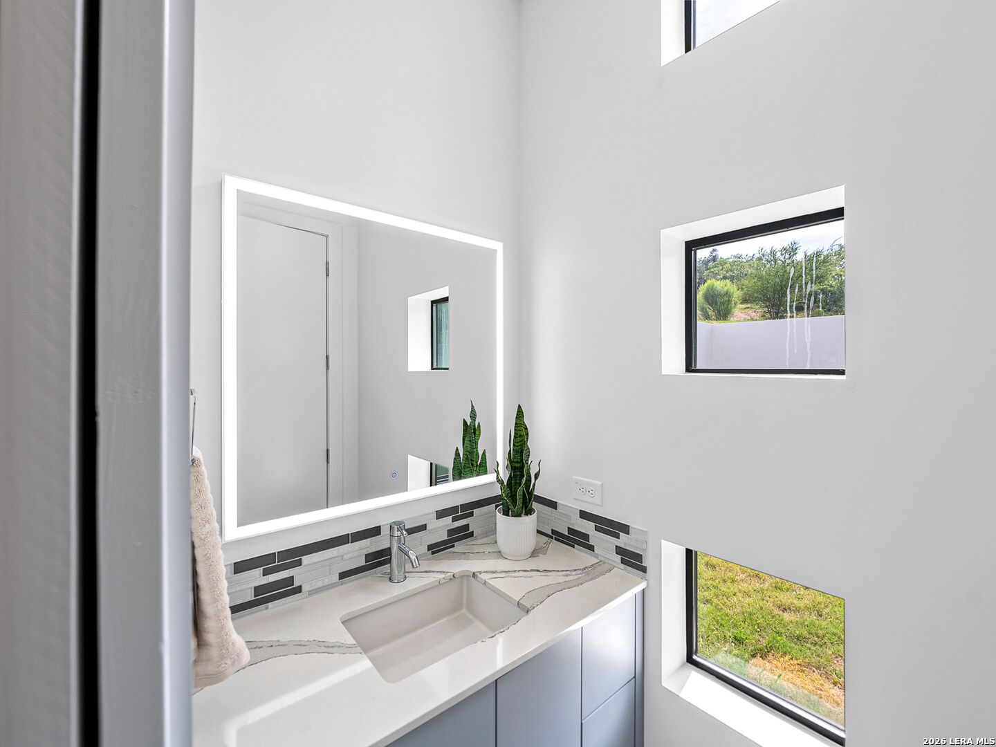 10015 Ivory Canyon