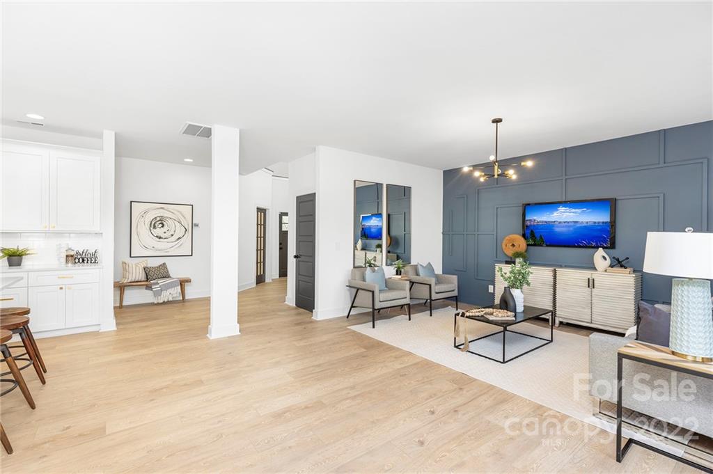 643 Tennyson Drive Unit: 1A