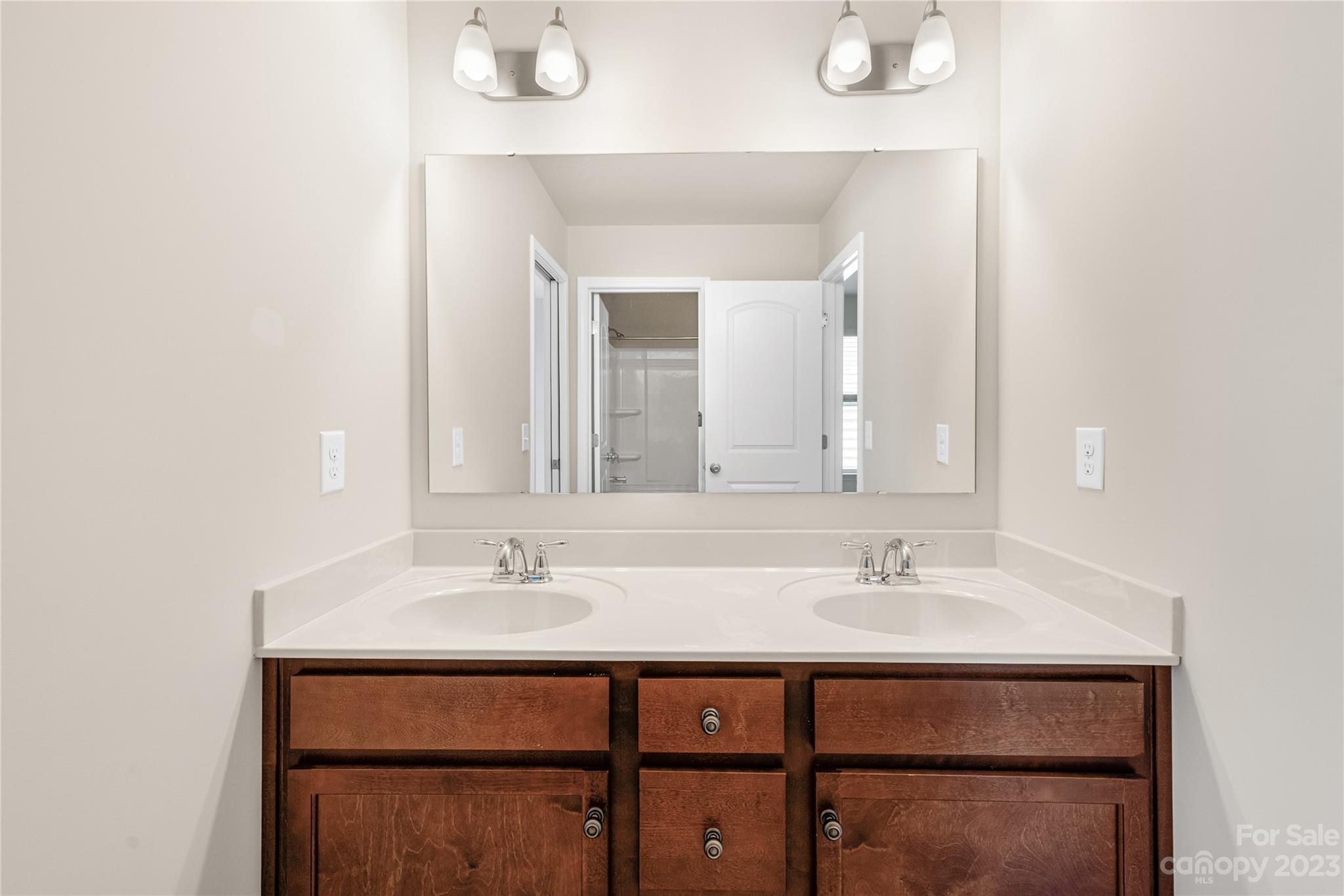 2410 Glenway Trail Court