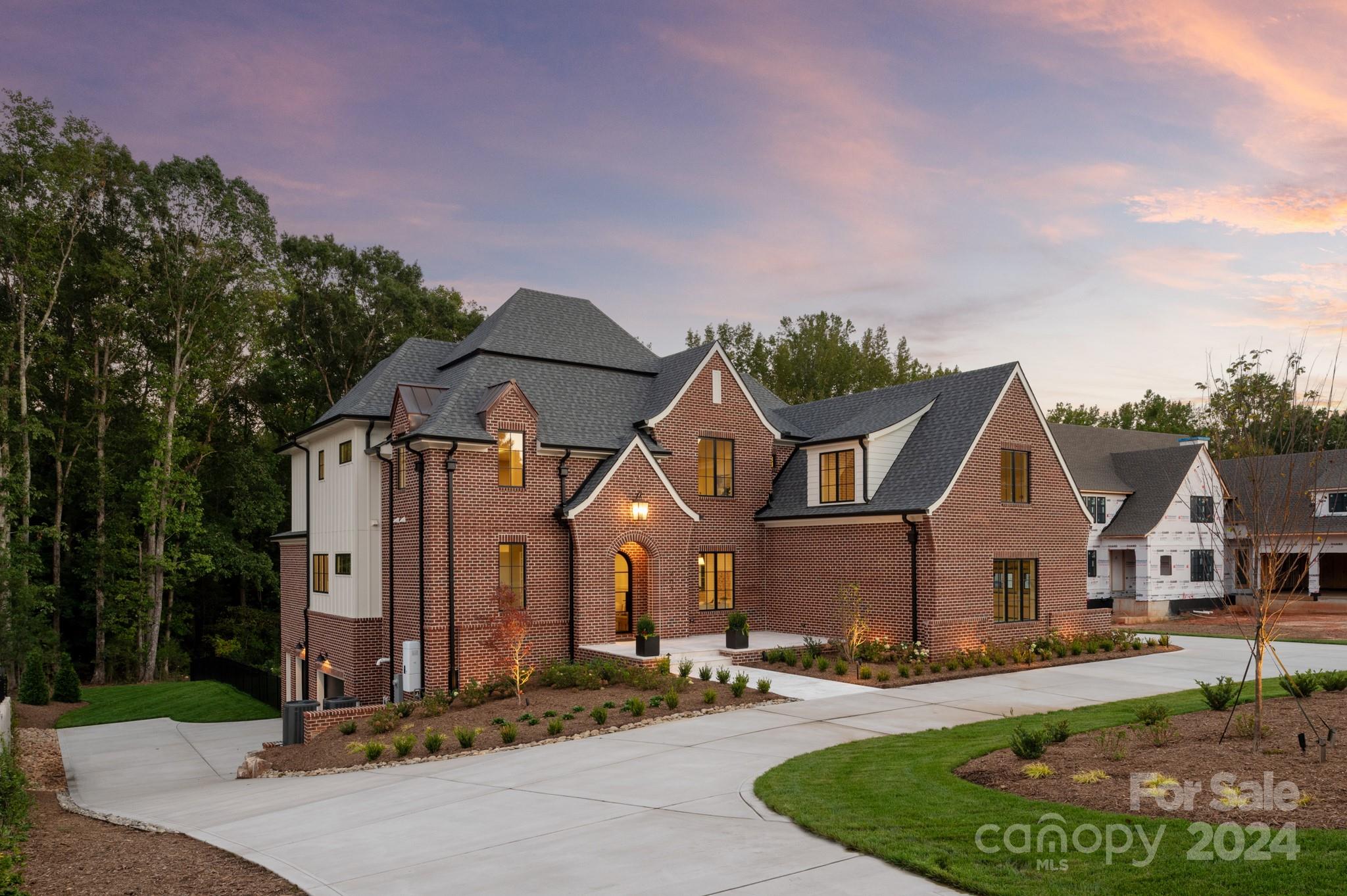 209 Crest Court