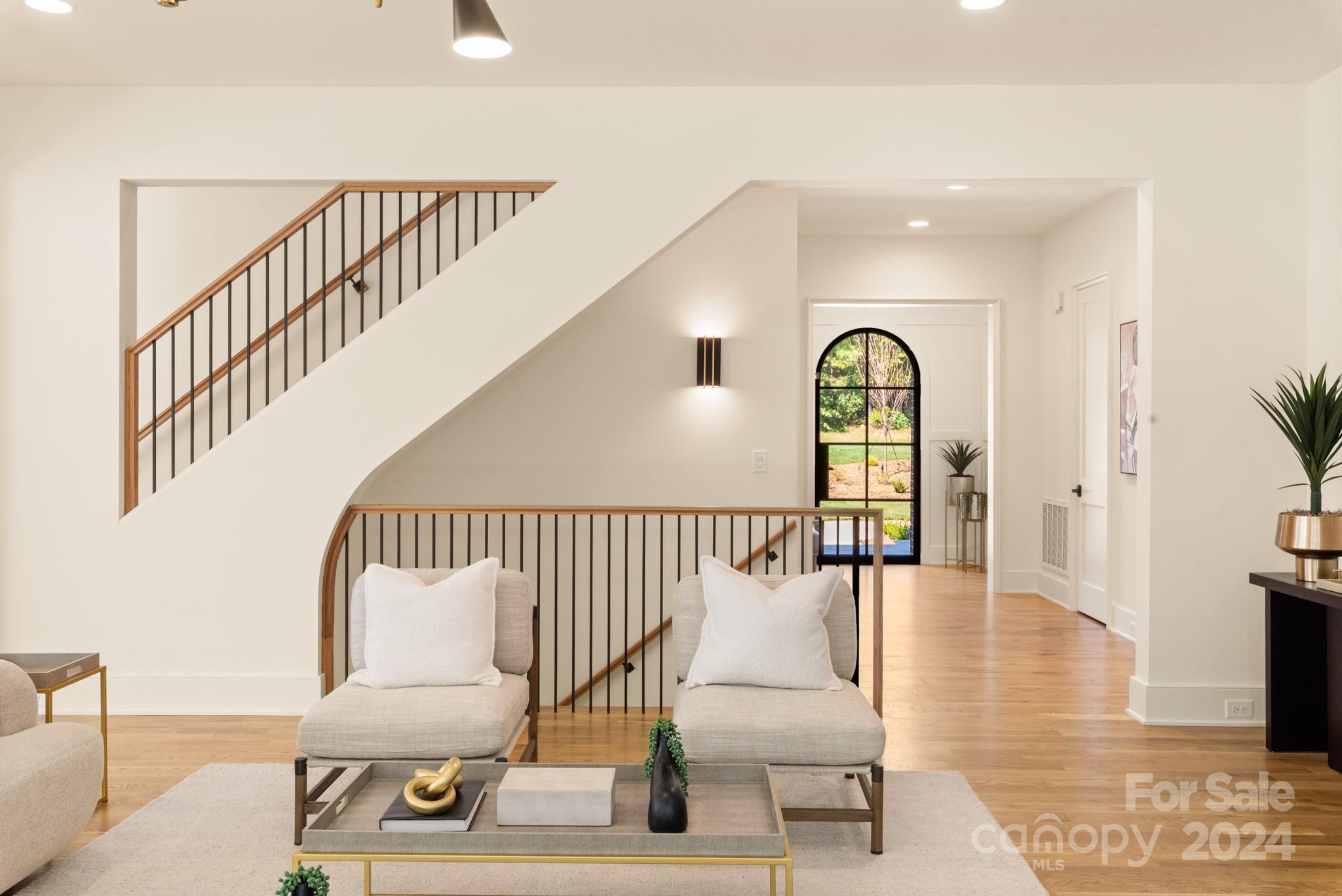 209 Crest Court