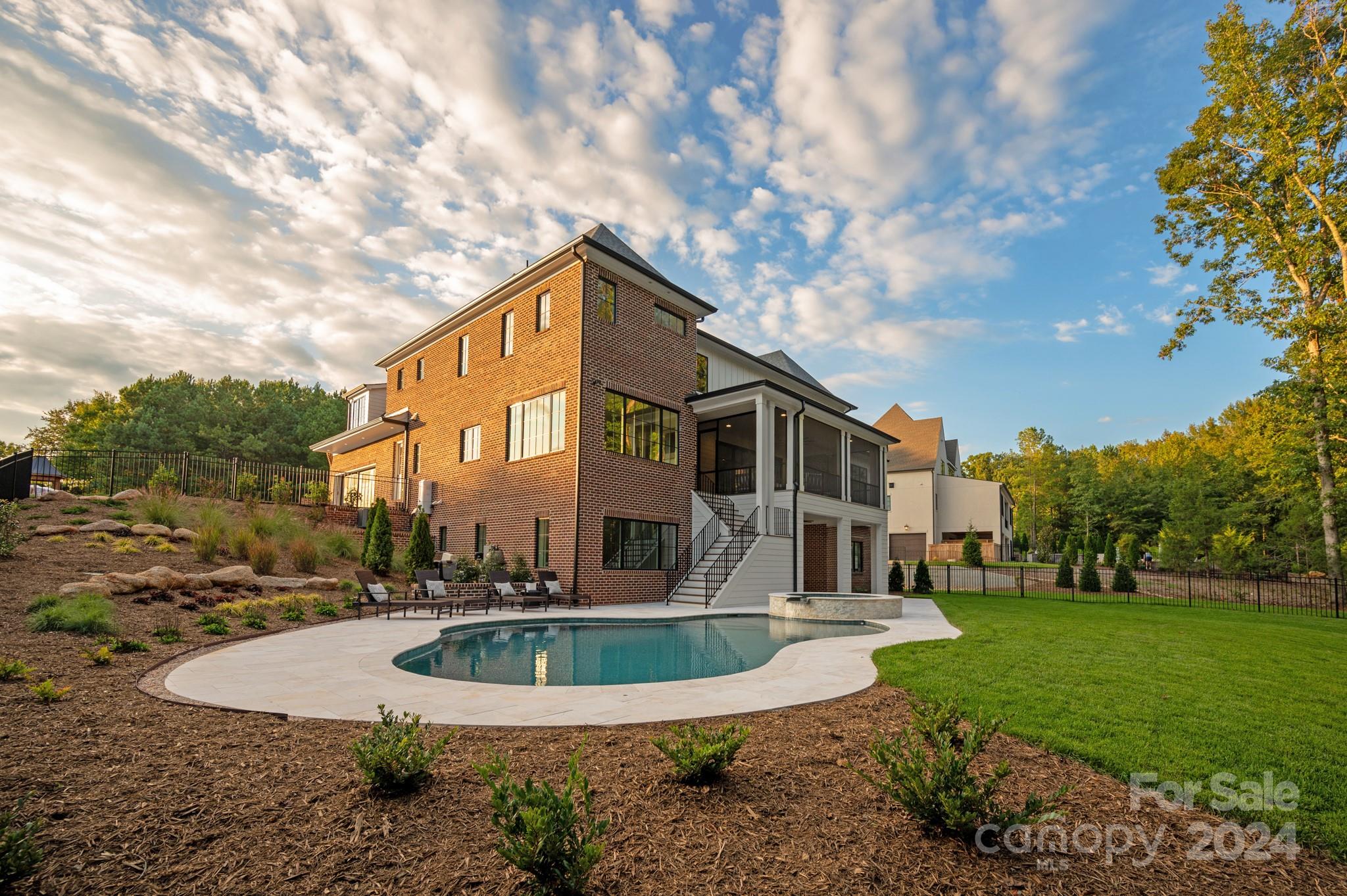 209 Crest Court