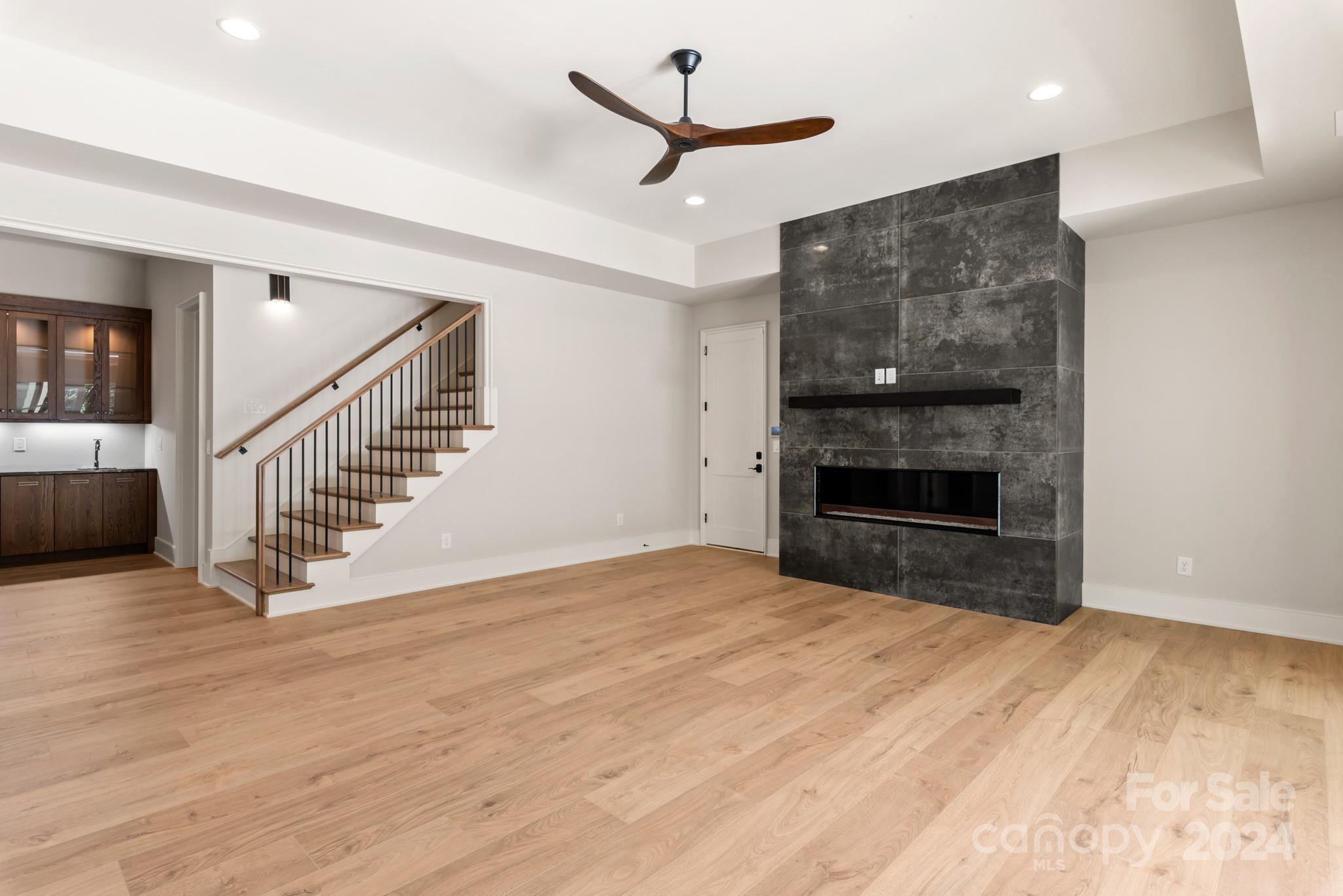209 Crest Court