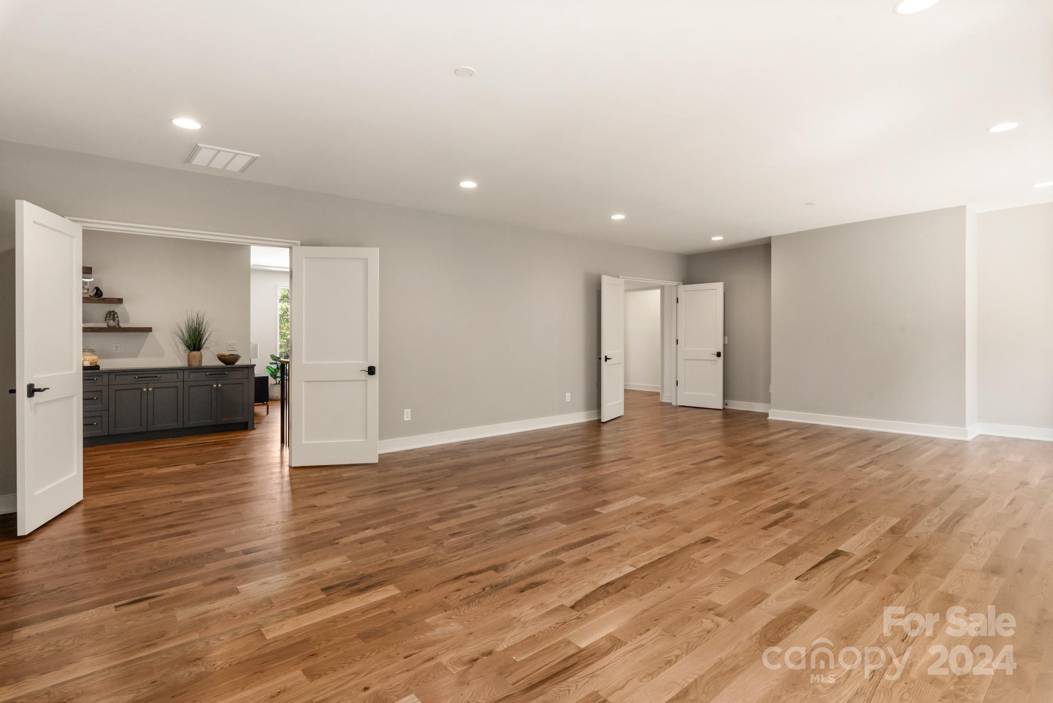 209 Crest Court