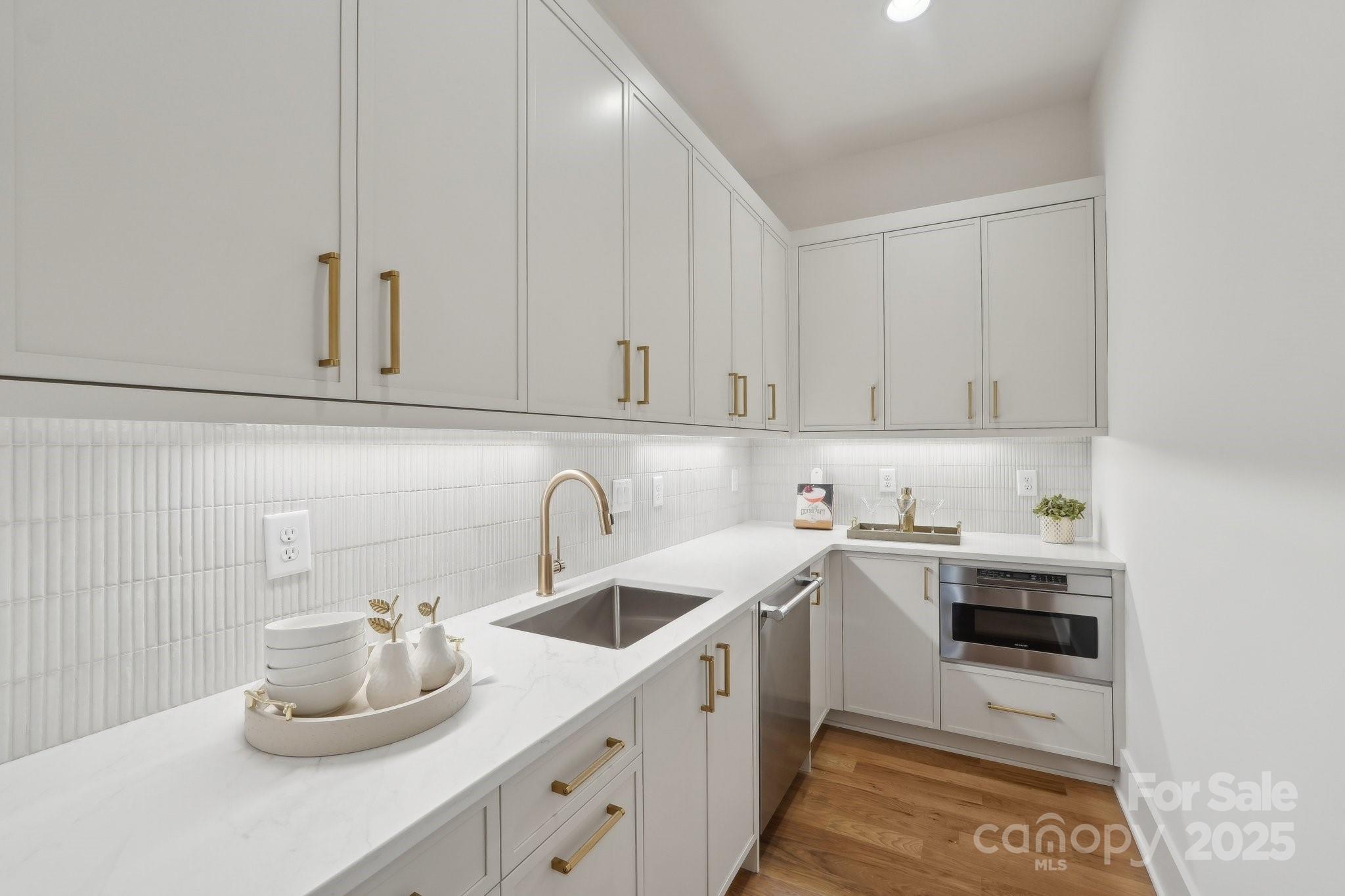 213 Crest Court