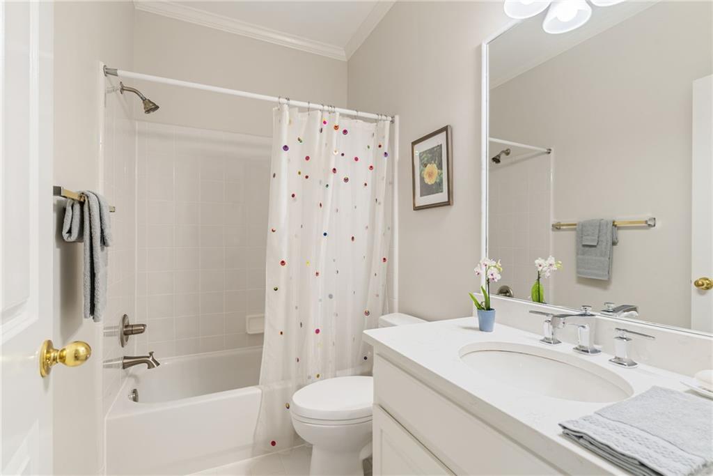 2175 Lake Shore Landing