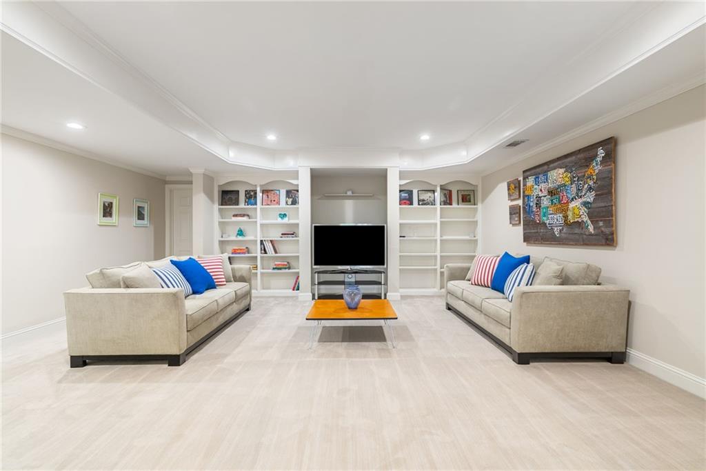 2175 Lake Shore Landing