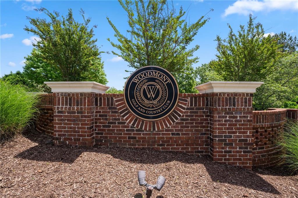 101 Woodford Lane