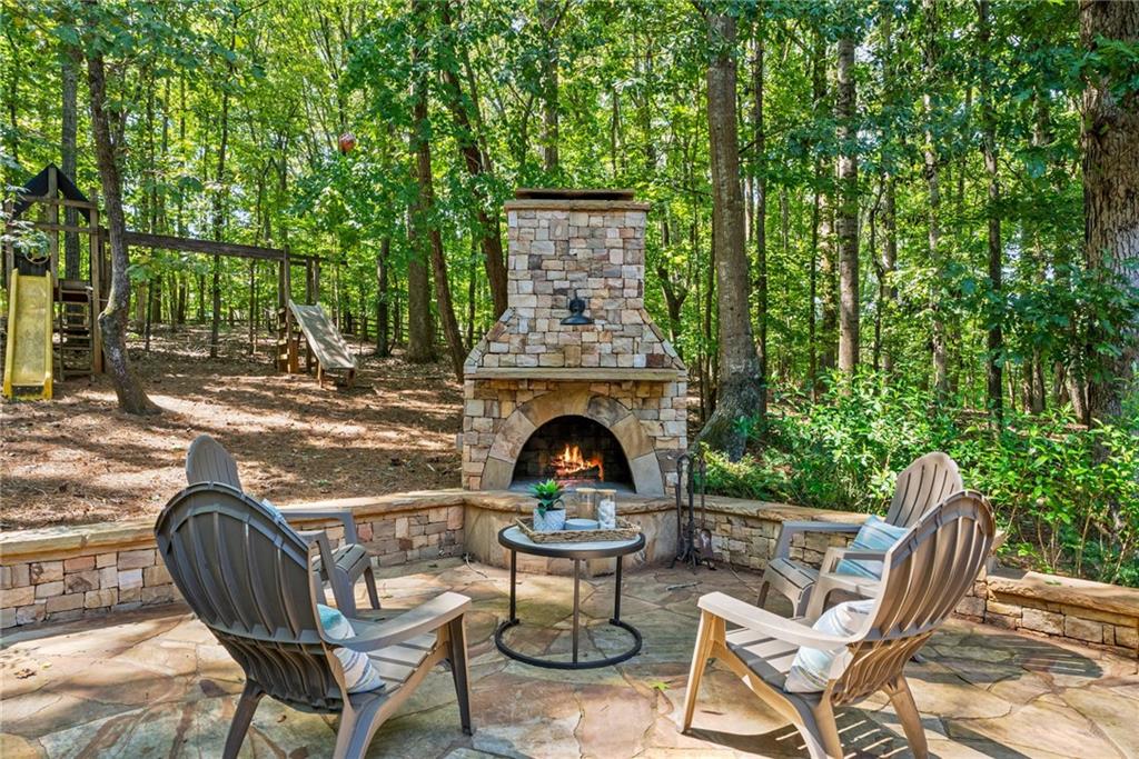 1045 River Point