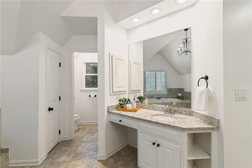 1045 River Point