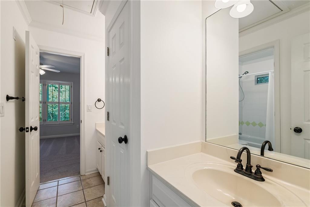 1045 River Point