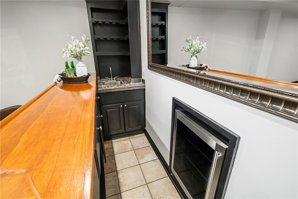 1045 River Point