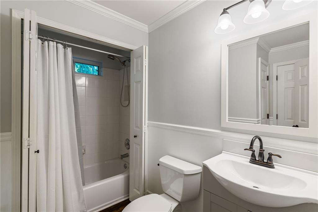 1045 River Point