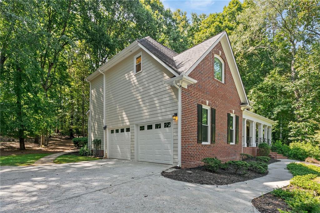1045 River Point