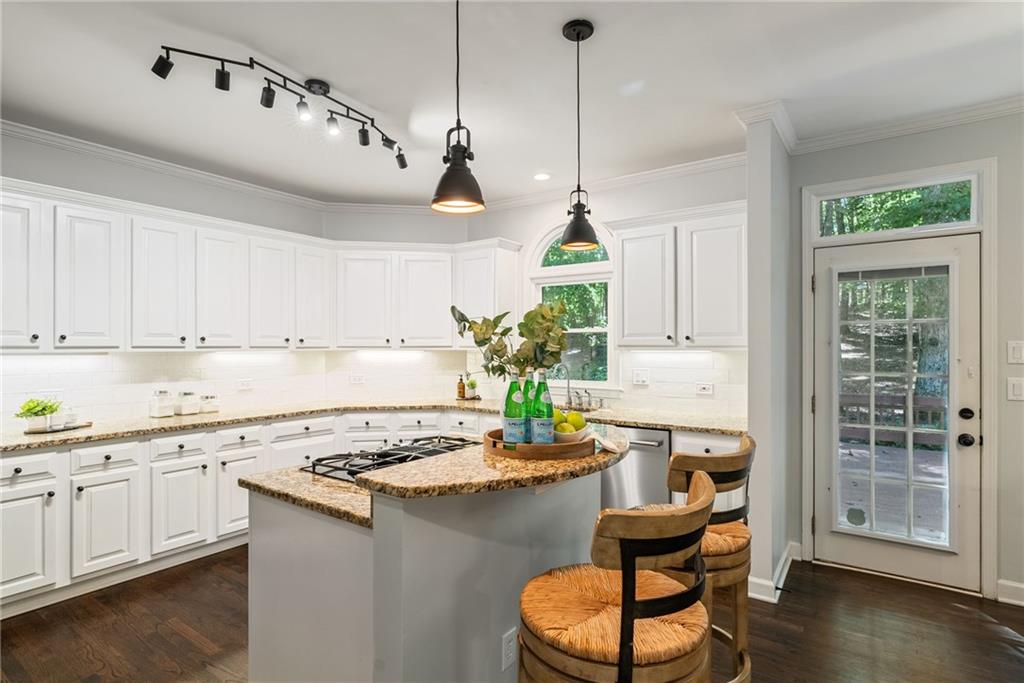 1045 River Point